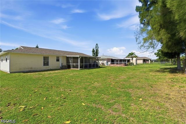 2115 NE 25th ST, Cape Coral, FL 33909