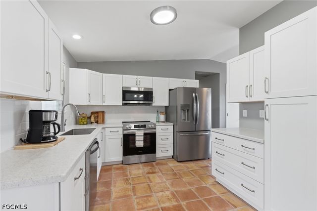 2115 NE 25th ST, Cape Coral, FL 33909