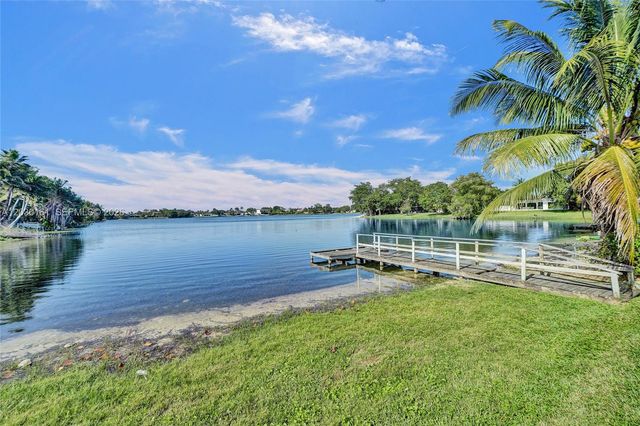 1825 NE 187th St, Miami, FL 33179