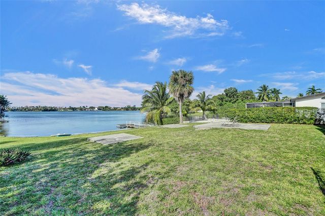 1825 NE 187th St, Miami, FL 33179