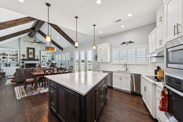 6718 Eastview Drive, Sachse, TX 75048