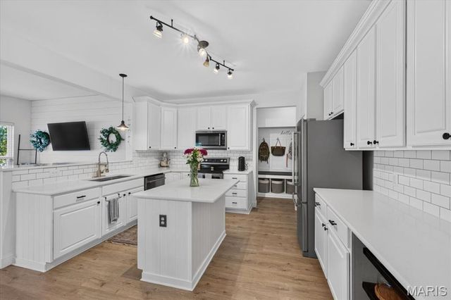 708 Brook Manor Court, Lake St Louis, MO 63367