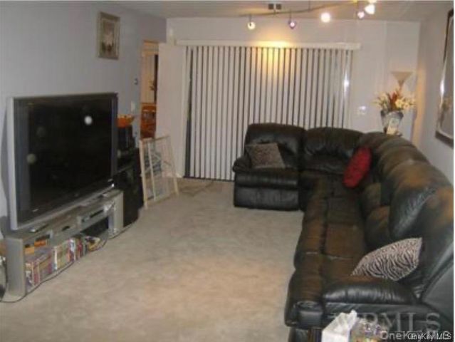 114 Round Hill Road, Dobbs Ferry, NY 10522