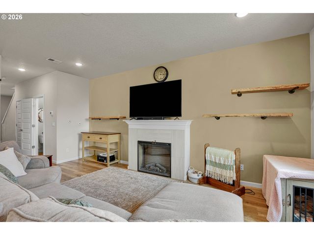 160 KINDRE St, St Helens, OR 97051