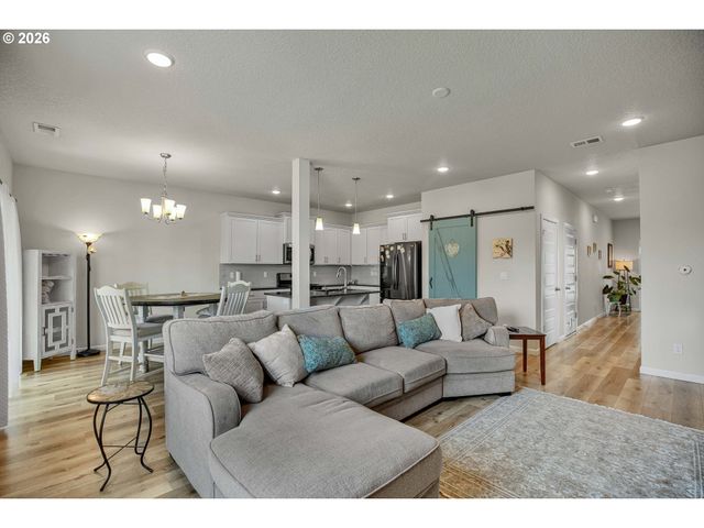 160 KINDRE St, St Helens, OR 97051