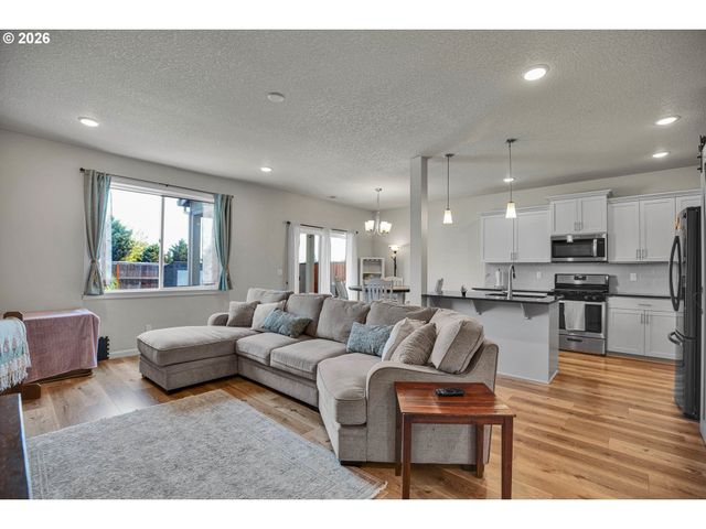 160 KINDRE St, St Helens, OR 97051