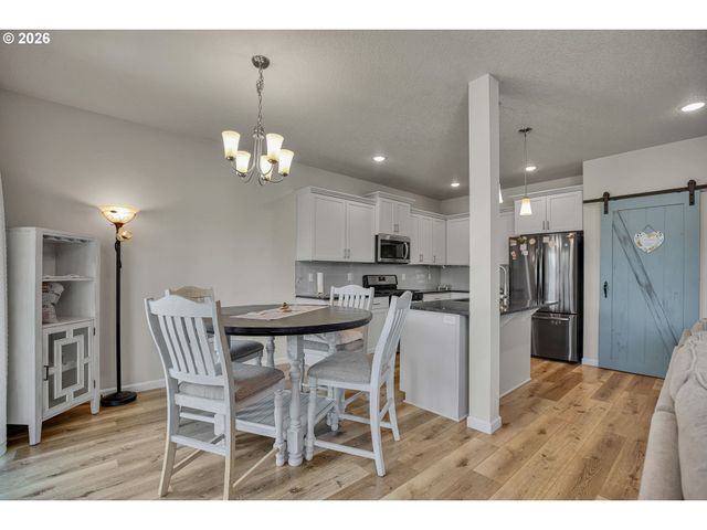160 KINDRE St, St Helens, OR 97051