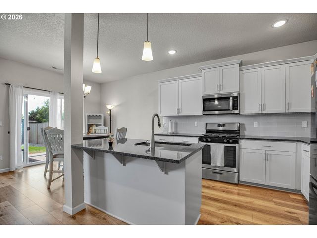 160 KINDRE St, St Helens, OR 97051