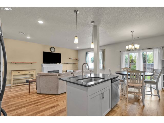 160 KINDRE St, St Helens, OR 97051