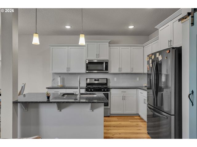 160 KINDRE St, St Helens, OR 97051