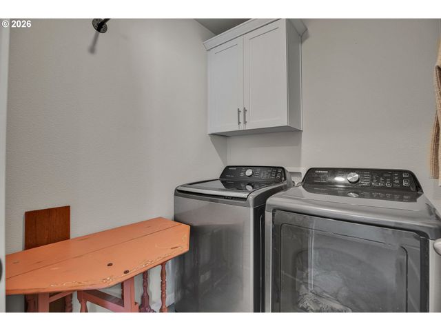 160 KINDRE St, St Helens, OR 97051