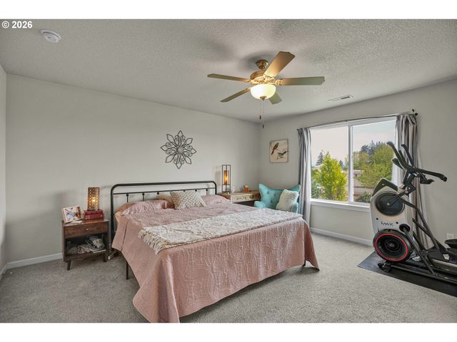 160 KINDRE St, St Helens, OR 97051