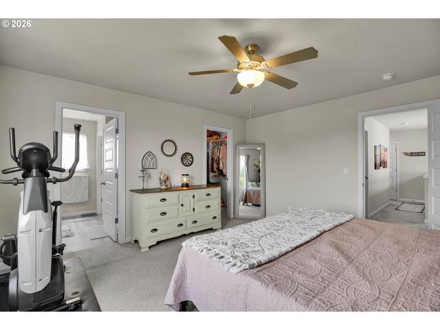 160 KINDRE St, St Helens, OR 97051