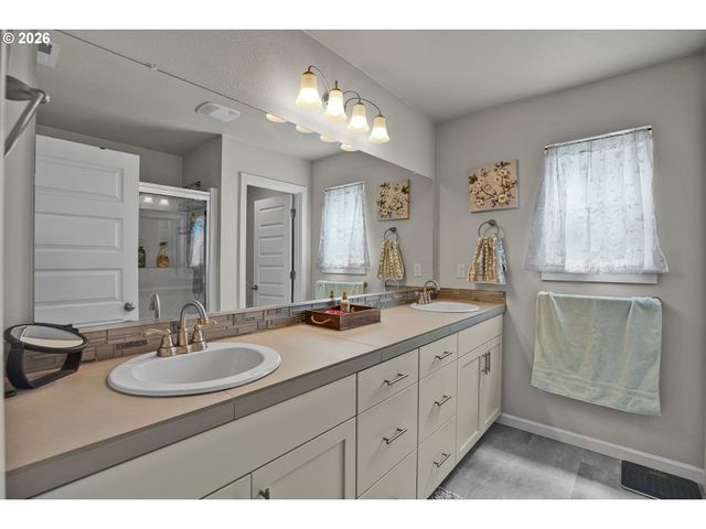 160 KINDRE St, St Helens, OR 97051