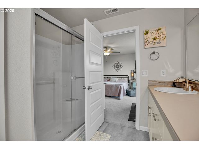 160 KINDRE St, St Helens, OR 97051