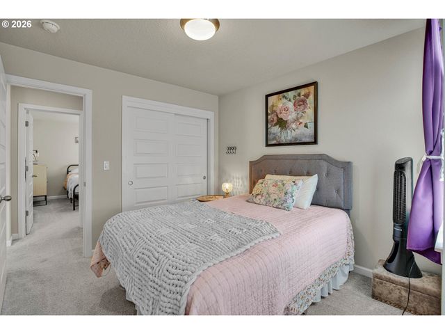 160 KINDRE St, St Helens, OR 97051