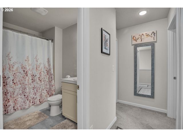 160 KINDRE St, St Helens, OR 97051