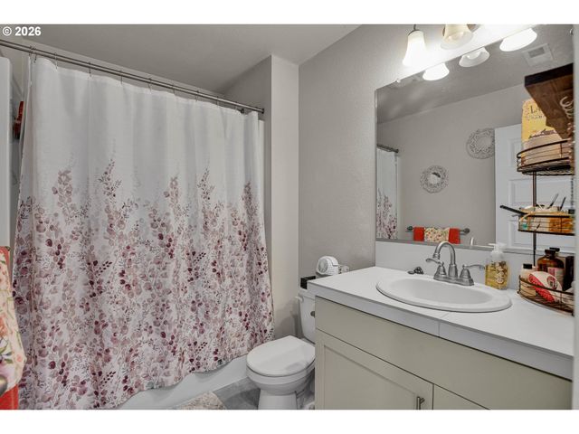 160 KINDRE St, St Helens, OR 97051