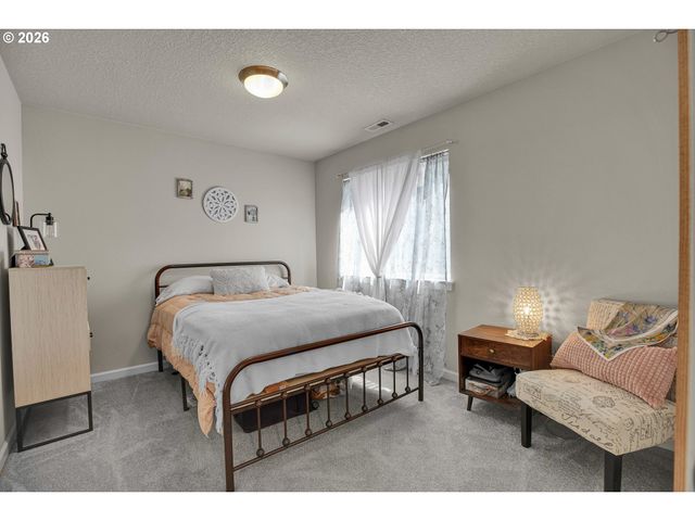 160 KINDRE St, St Helens, OR 97051