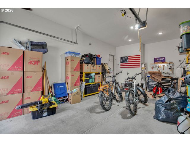 160 KINDRE St, St Helens, OR 97051