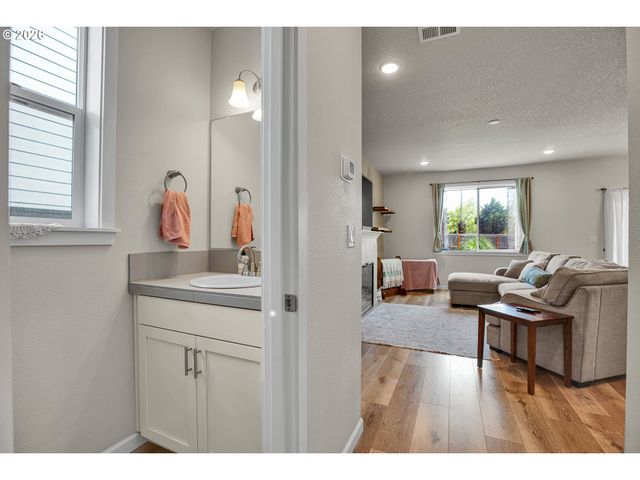 160 KINDRE St, St Helens, OR 97051