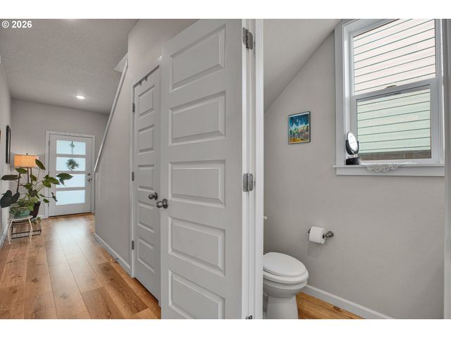 160 KINDRE St, St Helens, OR 97051