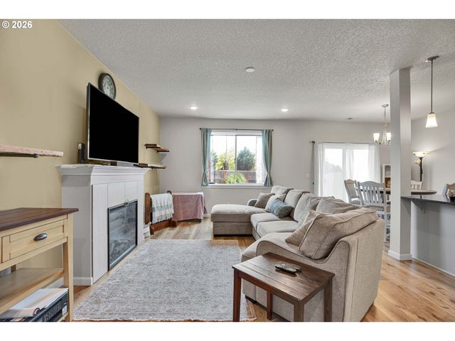 160 KINDRE St, St Helens, OR 97051