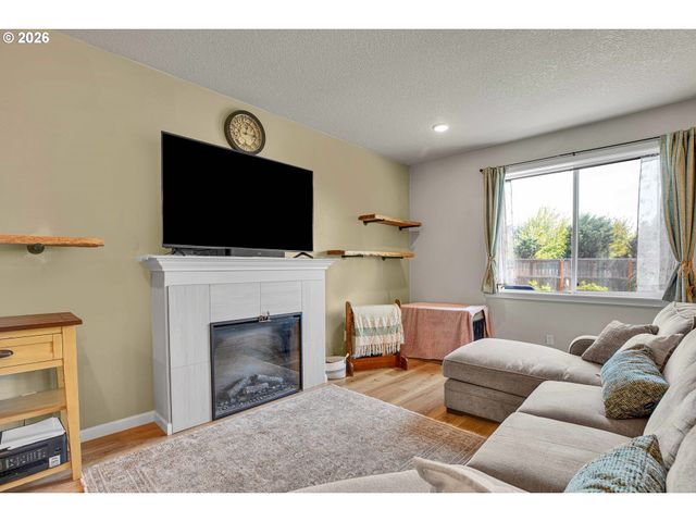 160 KINDRE St, St Helens, OR 97051