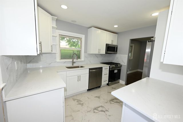 210 S 9th Avenue S, Highland Park, NJ 08904