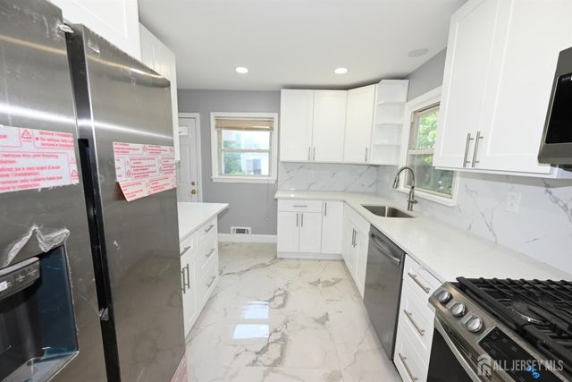 210 S 9th Avenue S, Highland Park, NJ 08904