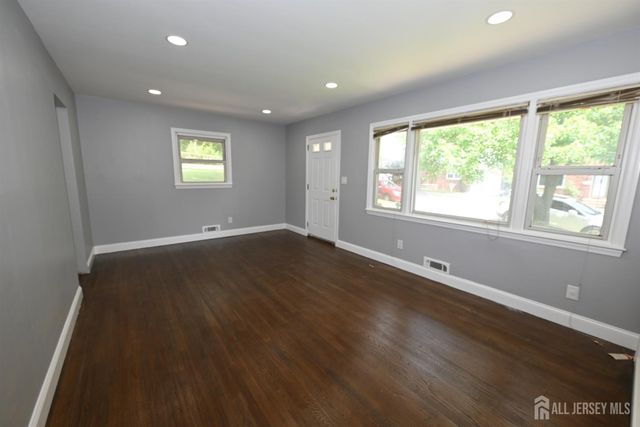 210 S 9th Avenue S, Highland Park, NJ 08904