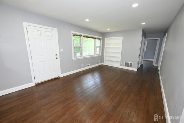 210 S 9th Avenue S, Highland Park, NJ 08904