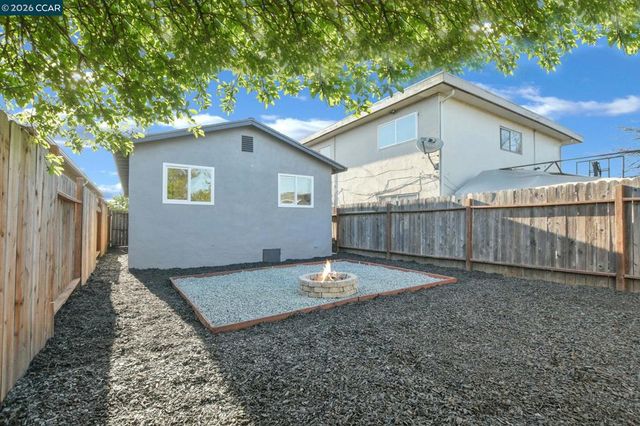 438 S 9Th St, Richmond, CA 94804