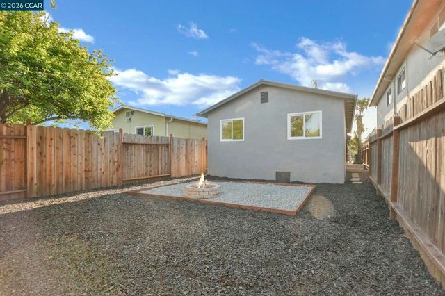 438 S 9Th St, Richmond, CA 94804