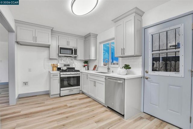 438 S 9Th St, Richmond, CA 94804