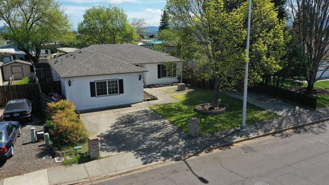 8022 Brie Terrace, White City, OR 97503