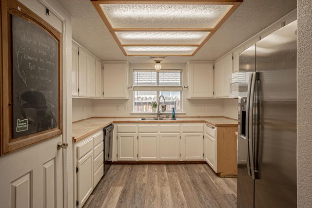 8022 Brie Terrace, White City, OR 97503