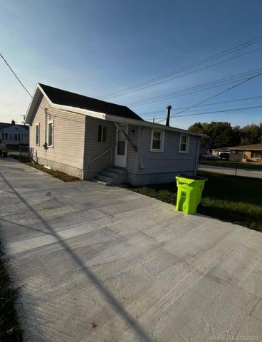 25680 Dodge Street, Roseville, MI 48066