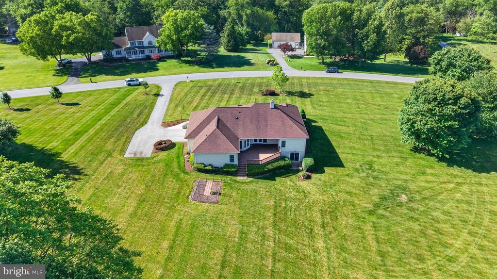 Image 10 of property listing at 710 WATERS EDGE CT, Sykesville, MD 21784