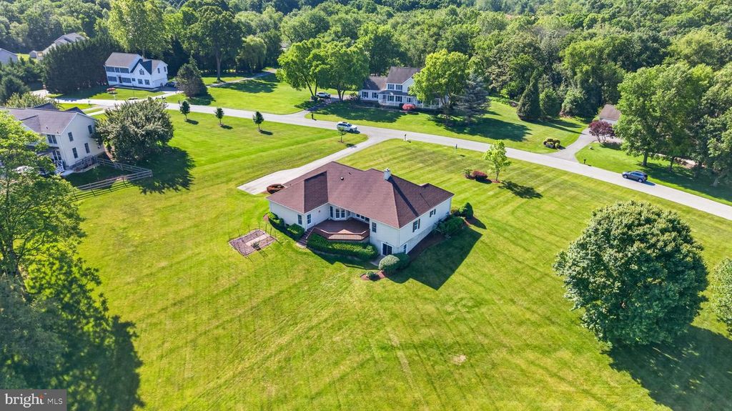Image 11 of property listing at 710 WATERS EDGE CT, Sykesville, MD 21784