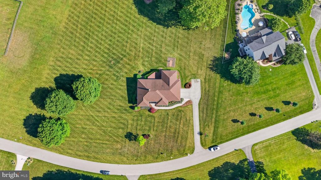 Image 12 of property listing at 710 WATERS EDGE CT, Sykesville, MD 21784