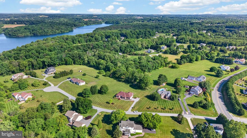 Image 14 of property listing at 710 WATERS EDGE CT, Sykesville, MD 21784