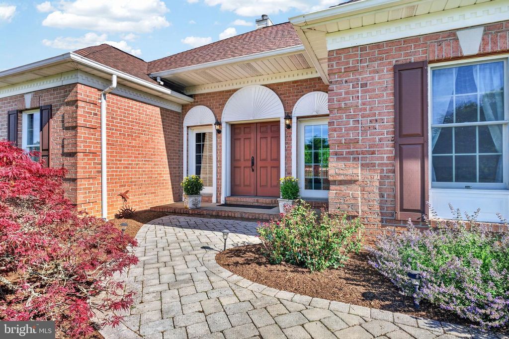 Image 16 of property listing at 710 WATERS EDGE CT, Sykesville, MD 21784