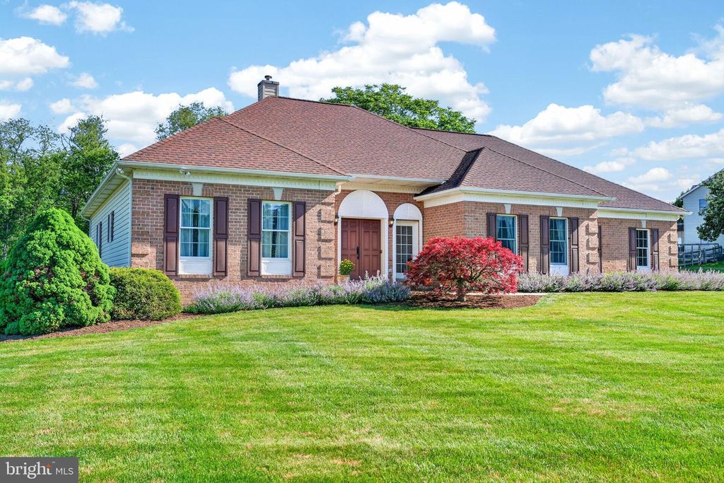 Image 18 of property listing at 710 WATERS EDGE CT, Sykesville, MD 21784