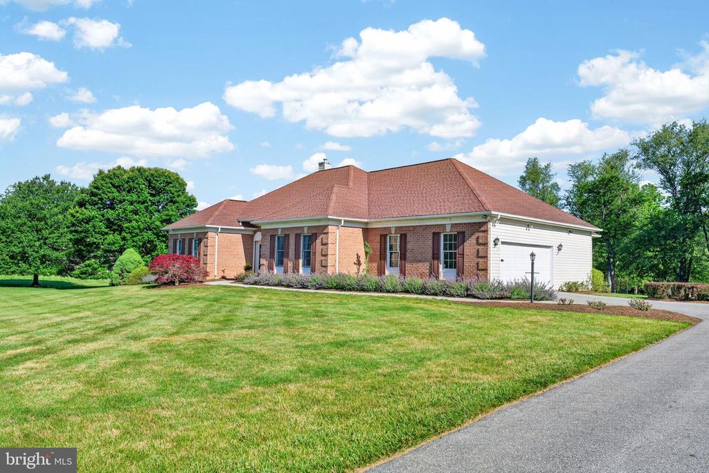 Image 20 of property listing at 710 WATERS EDGE CT, Sykesville, MD 21784