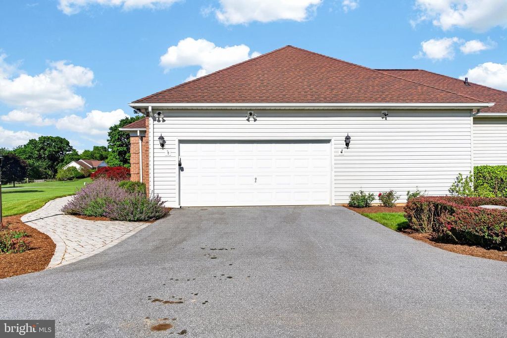 Image 21 of property listing at 710 WATERS EDGE CT, Sykesville, MD 21784