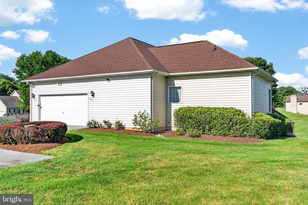 Image 22 of property listing at 710 WATERS EDGE CT, Sykesville, MD 21784