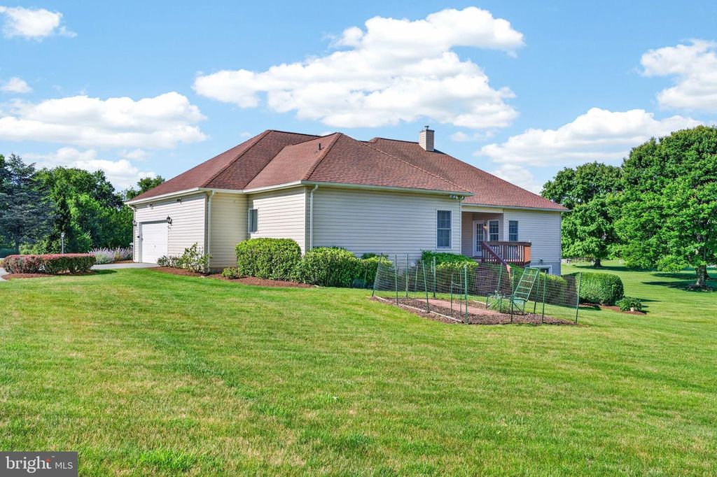 Image 23 of property listing at 710 WATERS EDGE CT, Sykesville, MD 21784