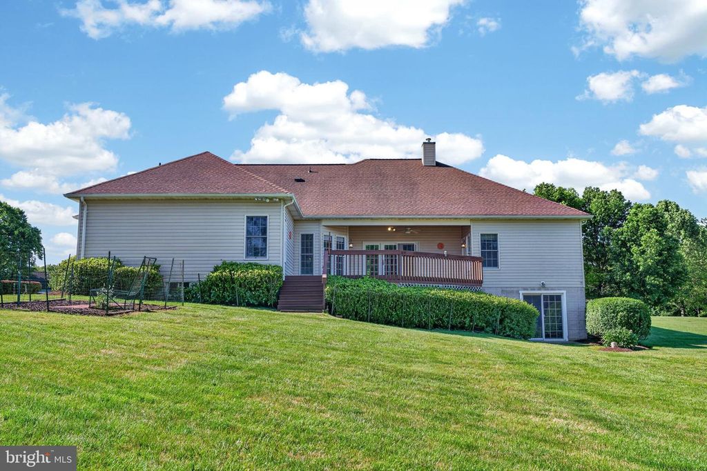 Image 24 of property listing at 710 WATERS EDGE CT, Sykesville, MD 21784