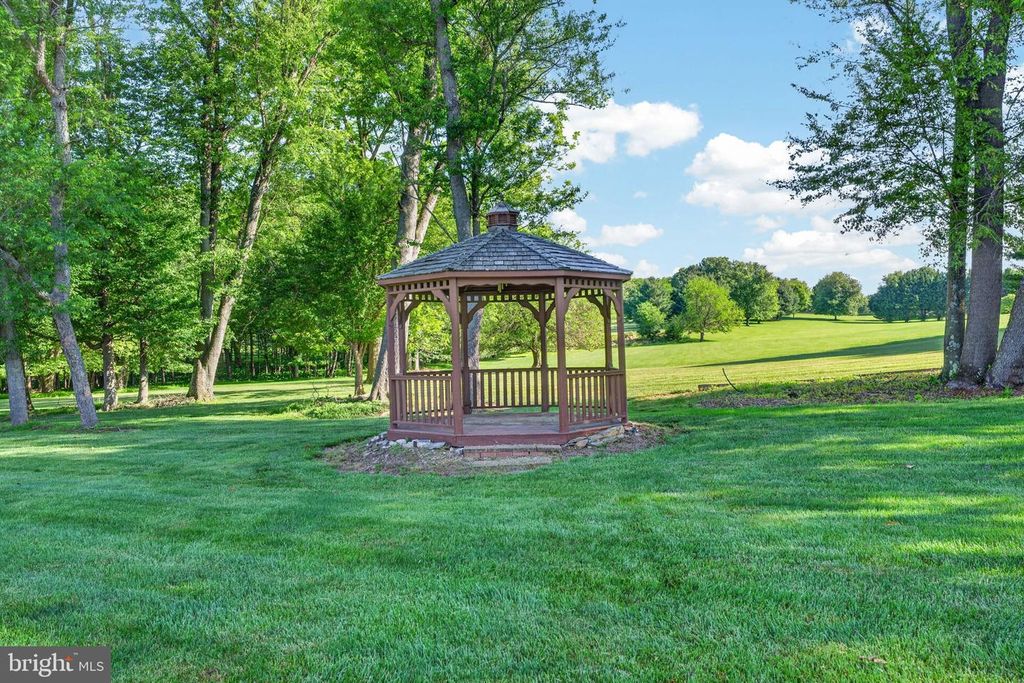 Image 25 of property listing at 710 WATERS EDGE CT, Sykesville, MD 21784